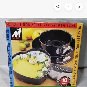 Metro Heart and Round Springform Pan Set - Black